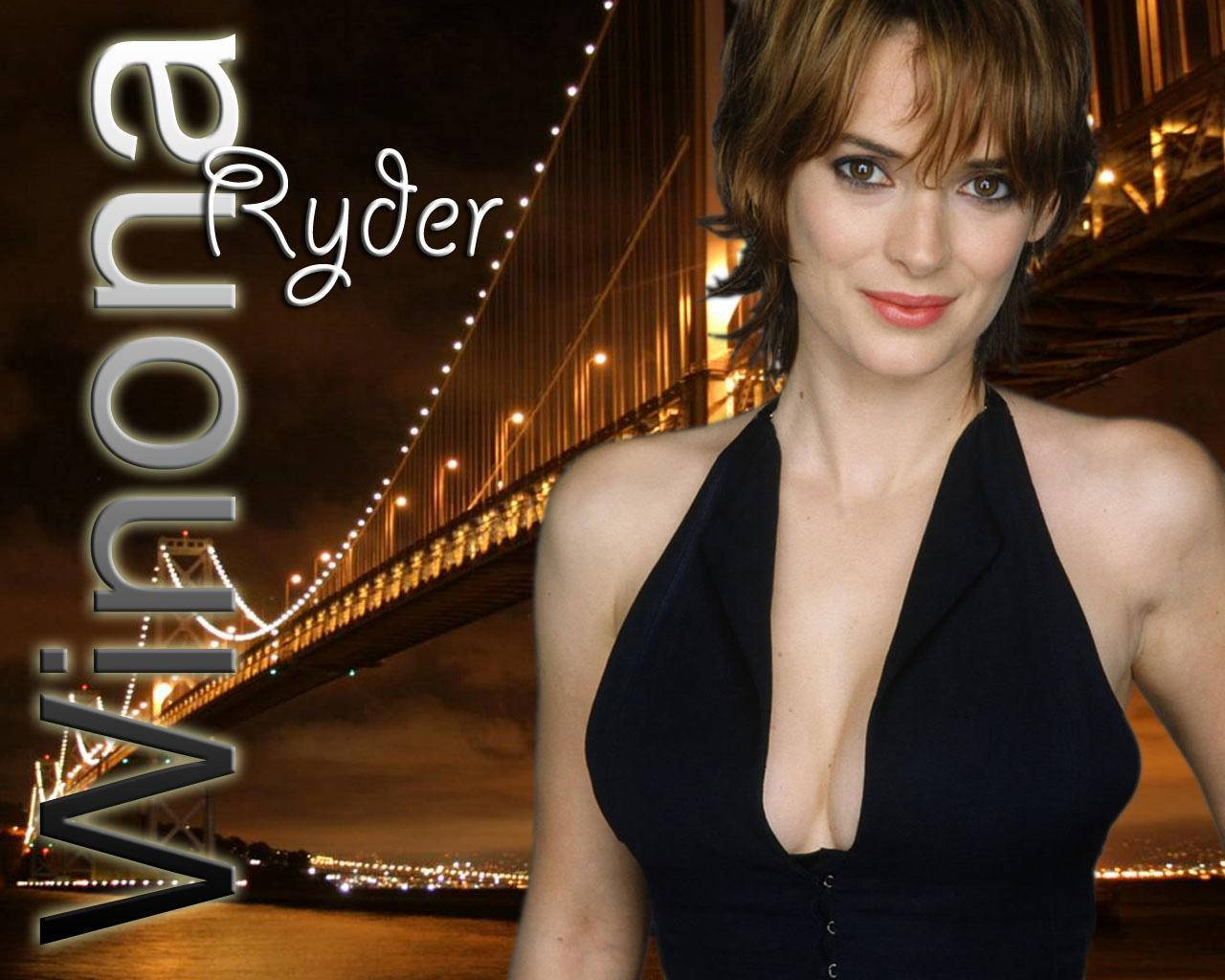 Winona Ryder With The Manhattan Bridge Wallpaper