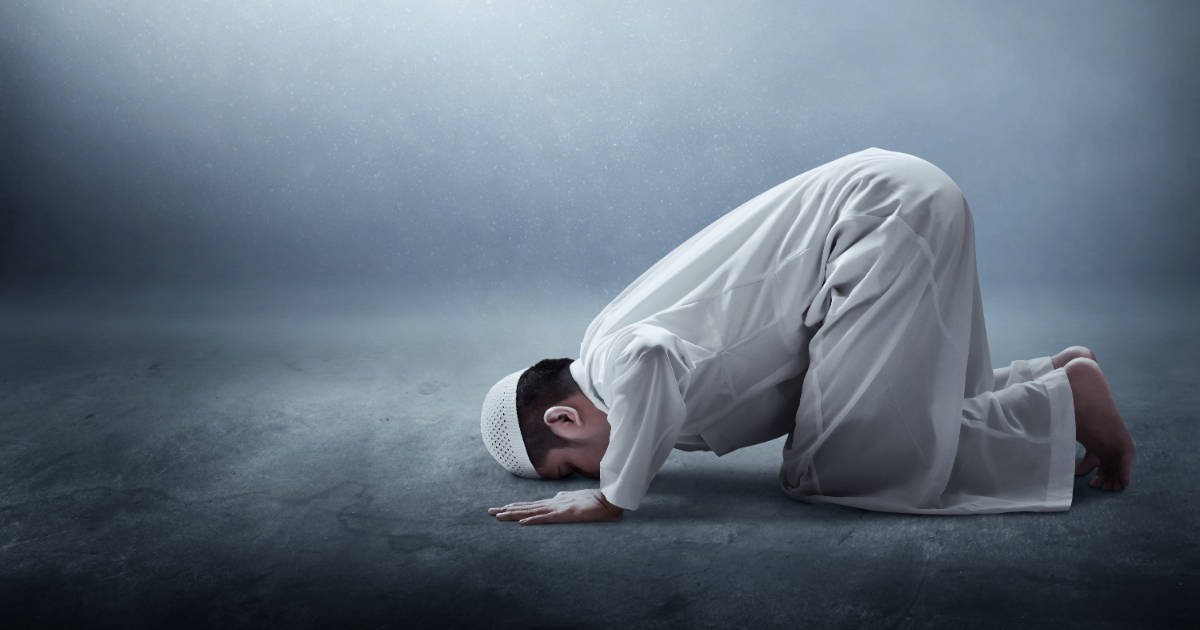 Worshipping Islamic Boy Position Wallpaper