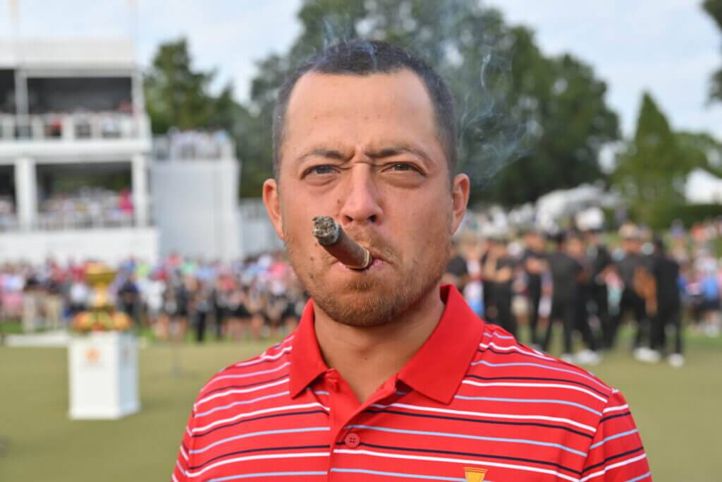 Xander Schauffele Smoking Wallpaper