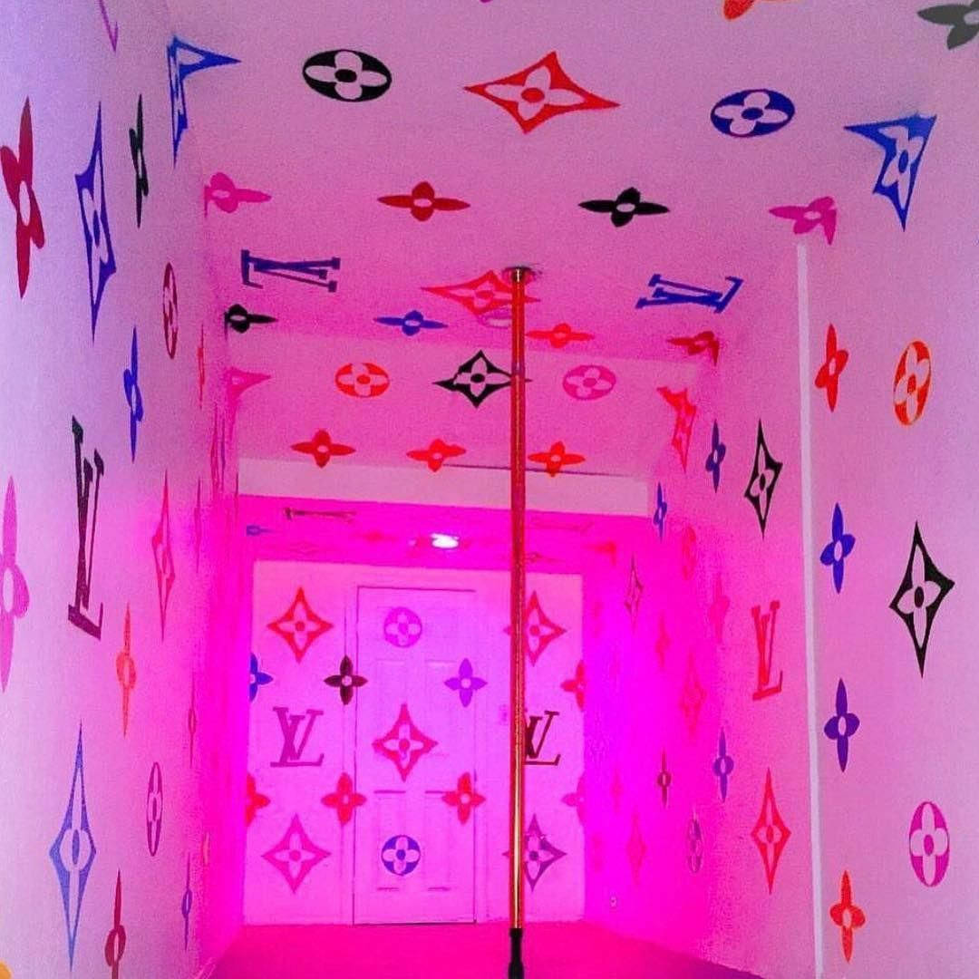 Y2k Aesthetic Dance Pole Room Wallpaper