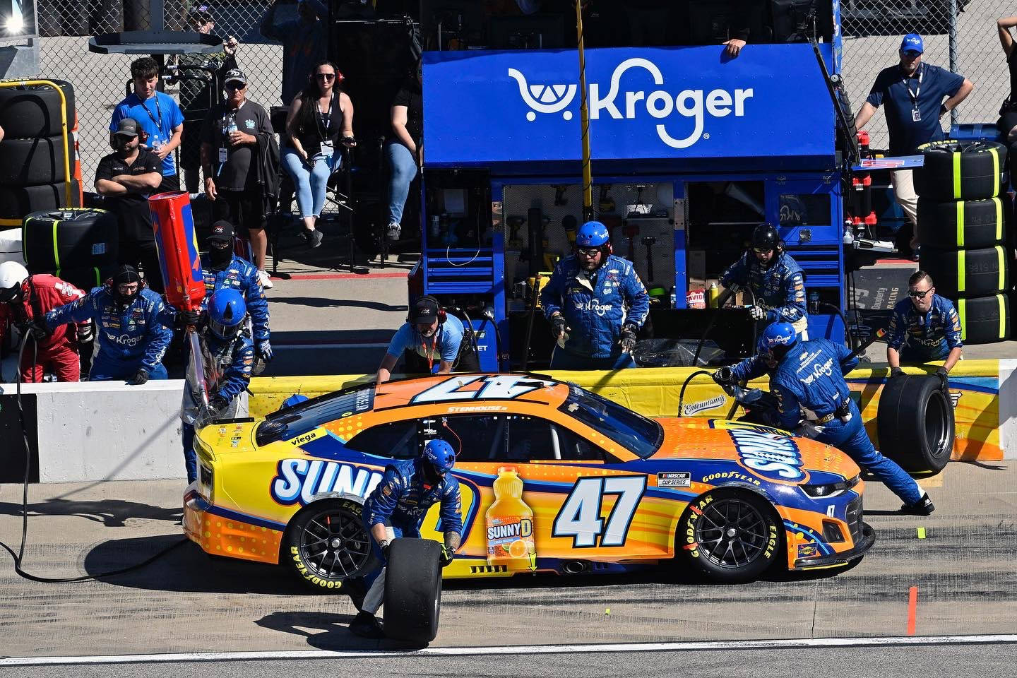 Yellow Ricky Stenhouse Jr. Car Pit Stop Wallpaper