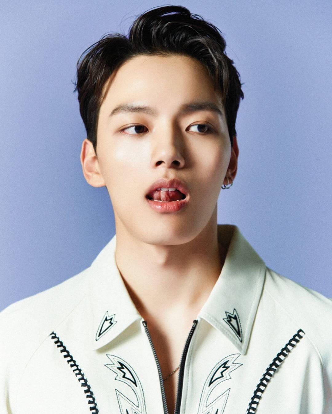 Yeo Jin Goo With Earrings Wallpaper