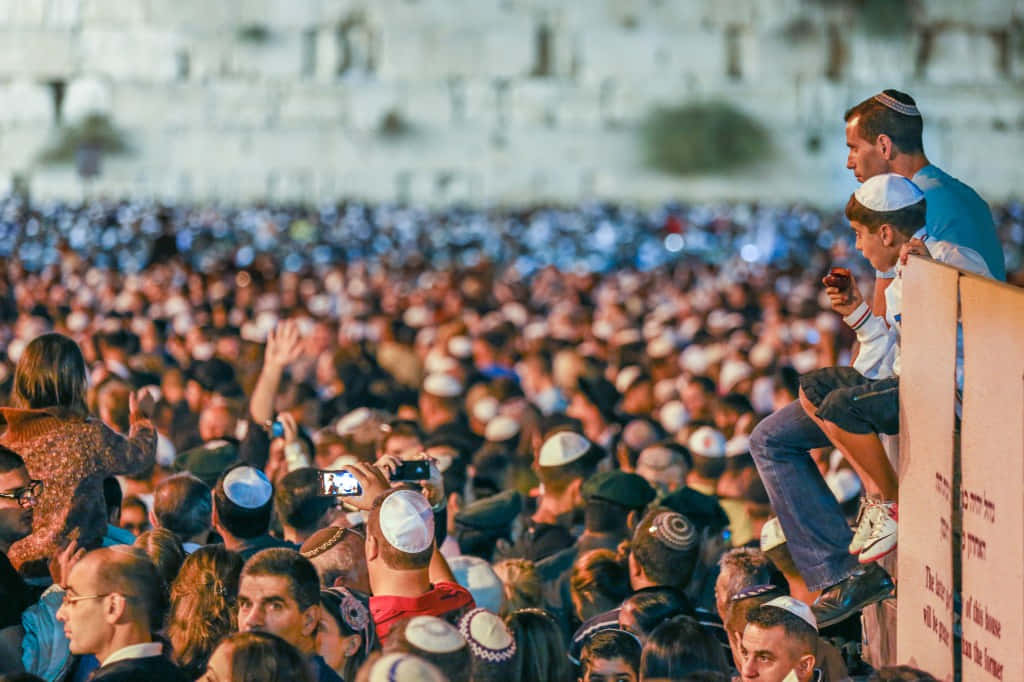 Yom Kippur Prayersat Western Wall Wallpaper