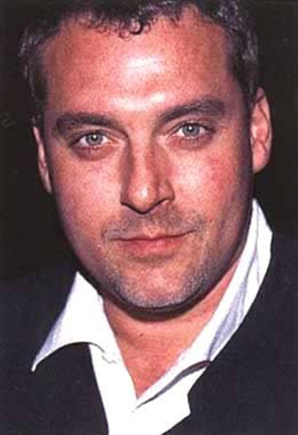 Young American Actor Tom Sizemore Close Up Shot Wallpaper