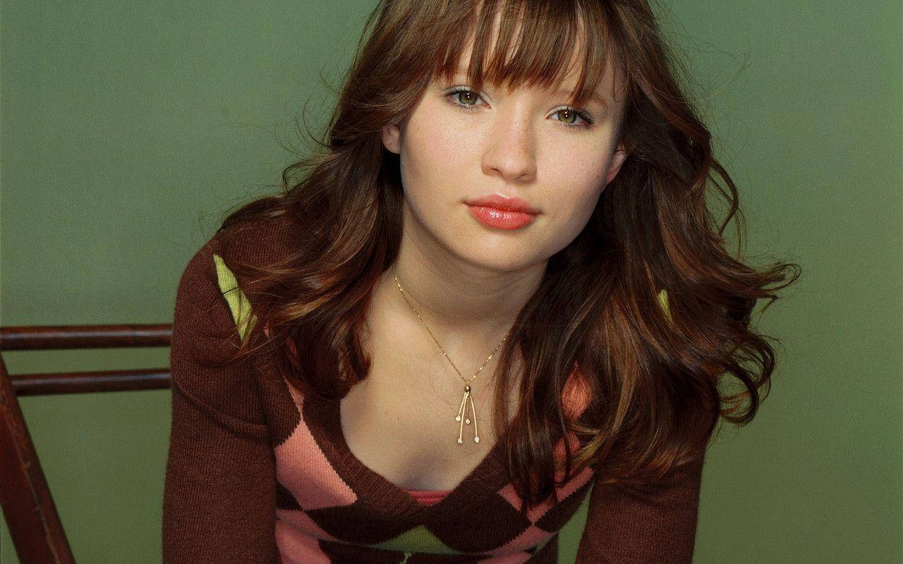 Young Australian Actress Emily Browning Photoshoot Wallpaper