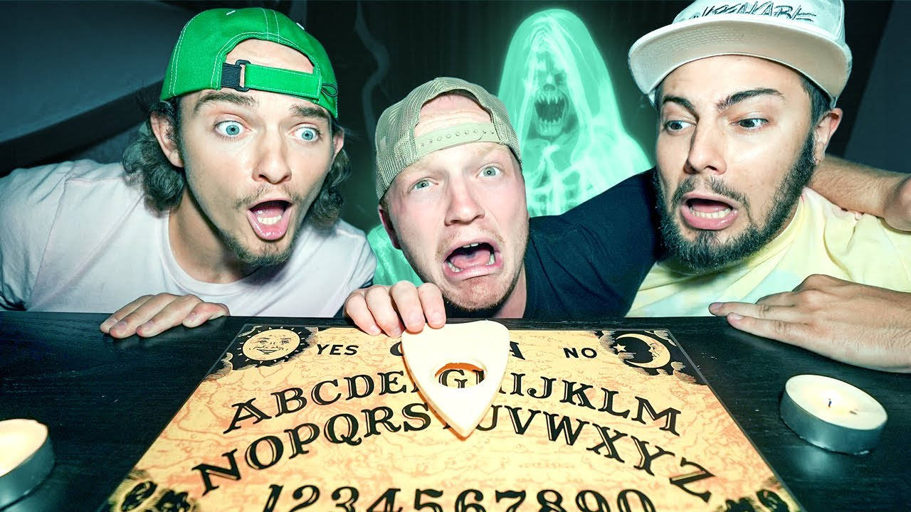 Youtuber Unspeakable With Ouija Board Wallpaper