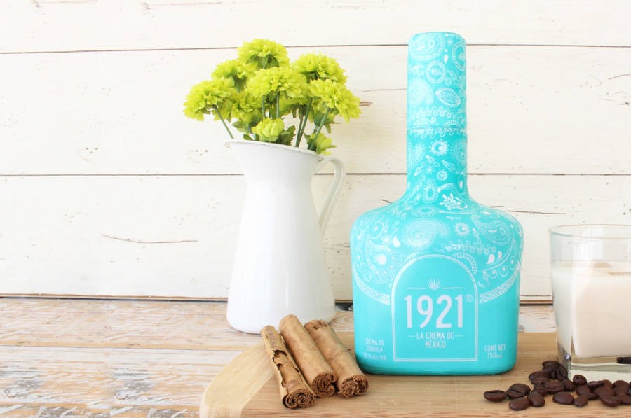 1921 Tequila Azul Maya Crema And Cigars Wallpaper