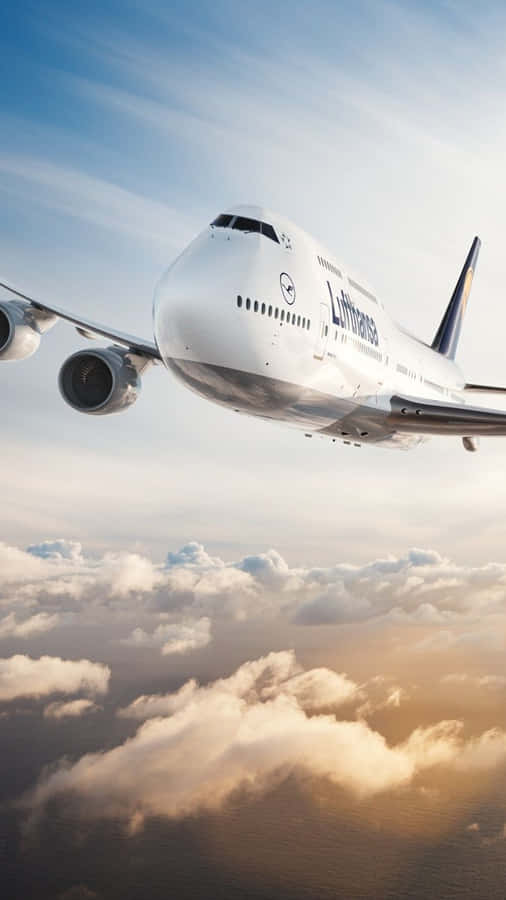 747 Jetliner Soars Through The Clouds Wallpaper