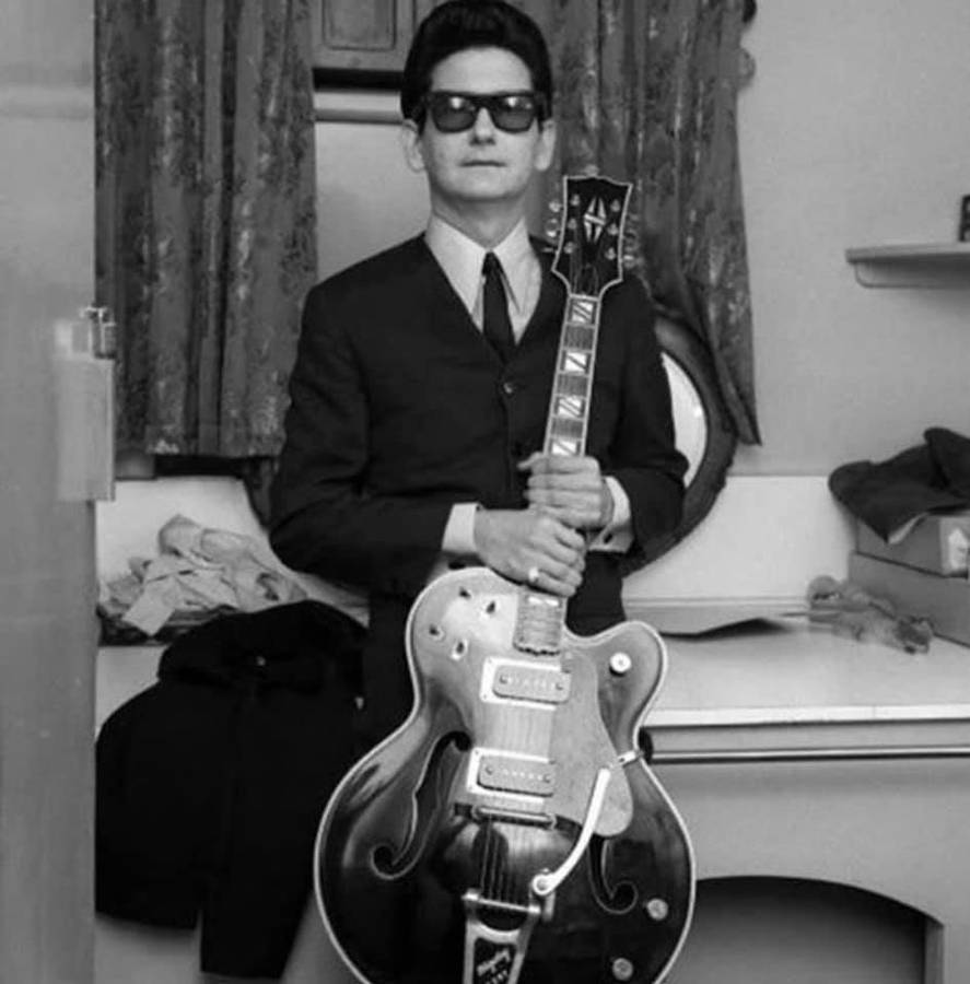 A Black And White Portrait Of Roy Orbison: The Iconic American Singer-songwriter Wallpaper