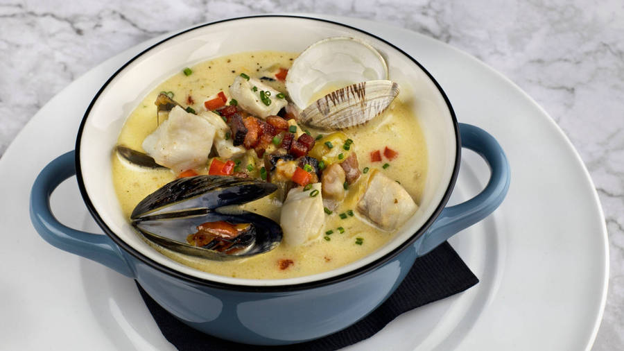 A Bowl Of Delectable Mussel And Clam Chowder Soup Wallpaper