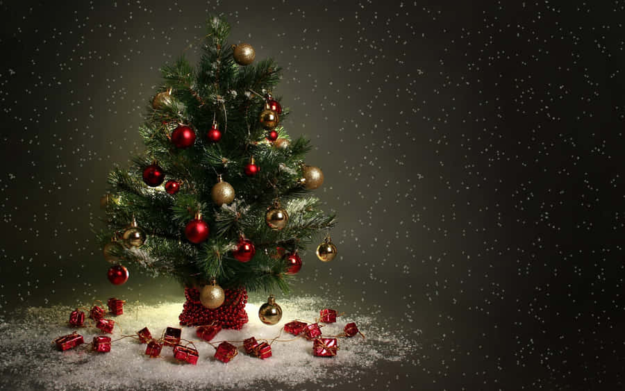 A Bright And Colorful Christmas Tree Decorating A Cozy Room. Wallpaper