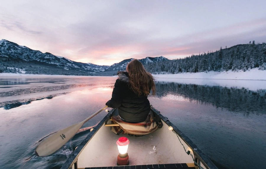 A Canoeing Woman Wallpaper