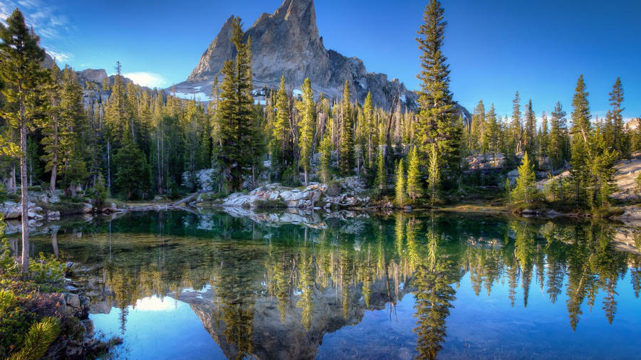 A Clear Lake In Idaho Wallpaper