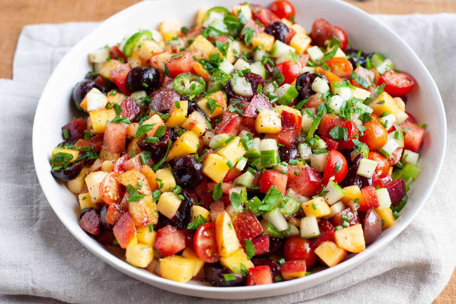 A Hearty Bowl Of Fresh Garden Salad Wallpaper