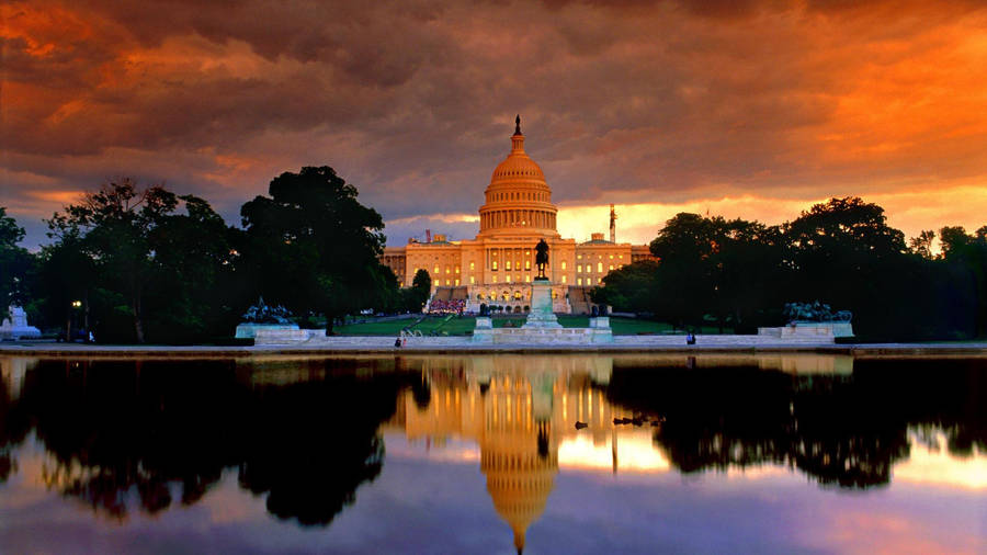 A Picturesque View Of The White House Wallpaper