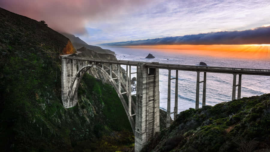 A Stunning Street View Of The Bustling City Of California Wallpaper