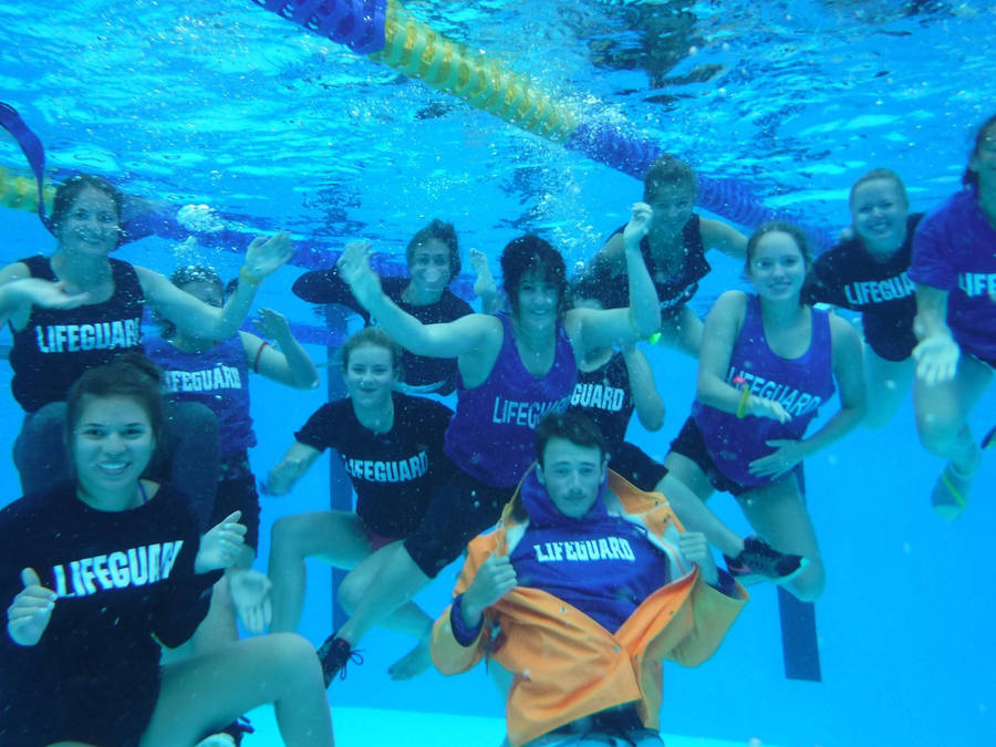 A Team Of Lifeguards Underwater Training Wallpaper