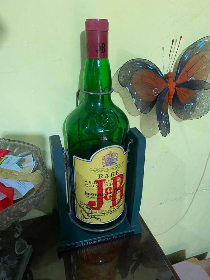 A Unique Indoor Home Décor – J&b Giant Whisky Bottle Wallpaper