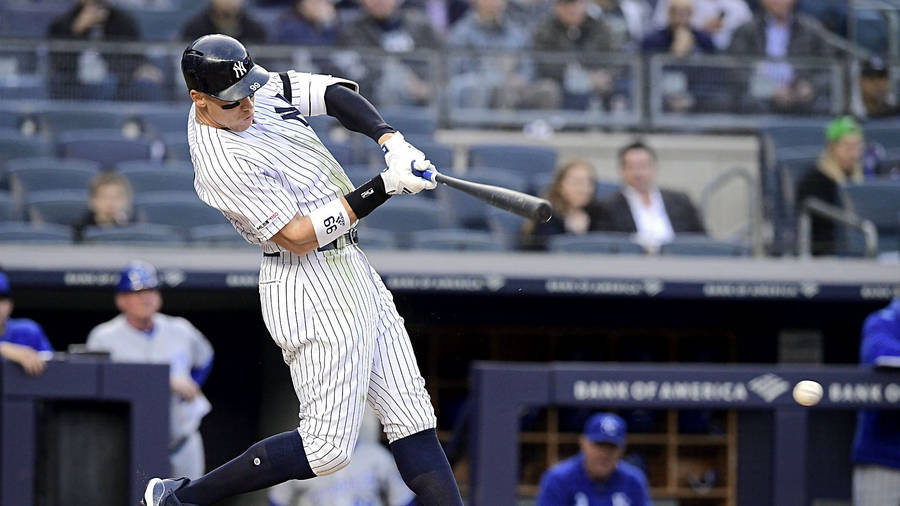 Aaron Judge Black Baseball Bat Wallpaper