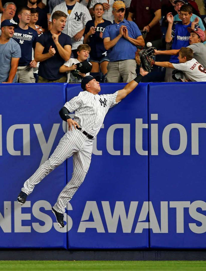 Aaron Judge Catching Wallpaper