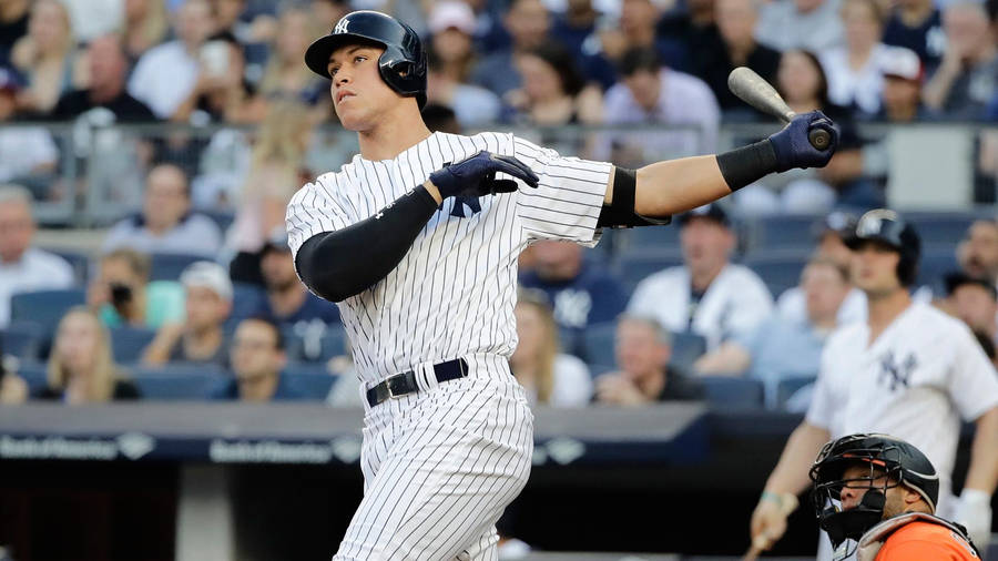 Aaron Judge Swings Wallpaper