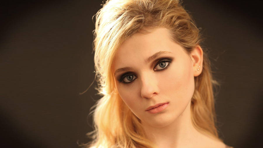 Abigail Breslin Final Girl Movie Actress Wallpaper