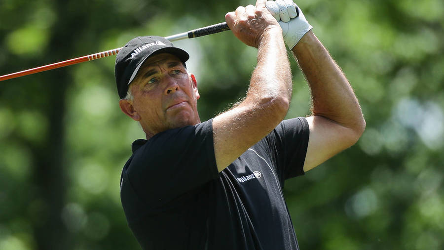 Accomplished Golfer Tom Lehman Perfecting His Swing Wallpaper