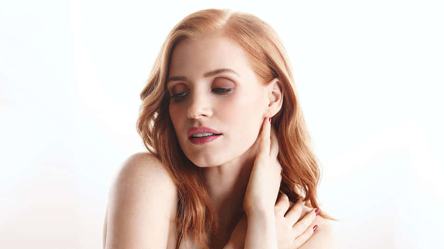 Actress Jessica Chastain In A Stunning Pose Wallpaper