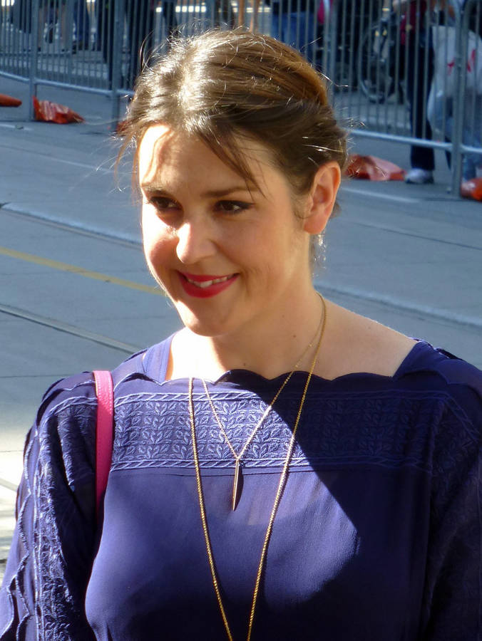 Actress Melanie Lynskey Street Style Wallpaper