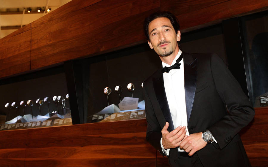 Adrien Brody Wearing A Bow Tie Wallpaper