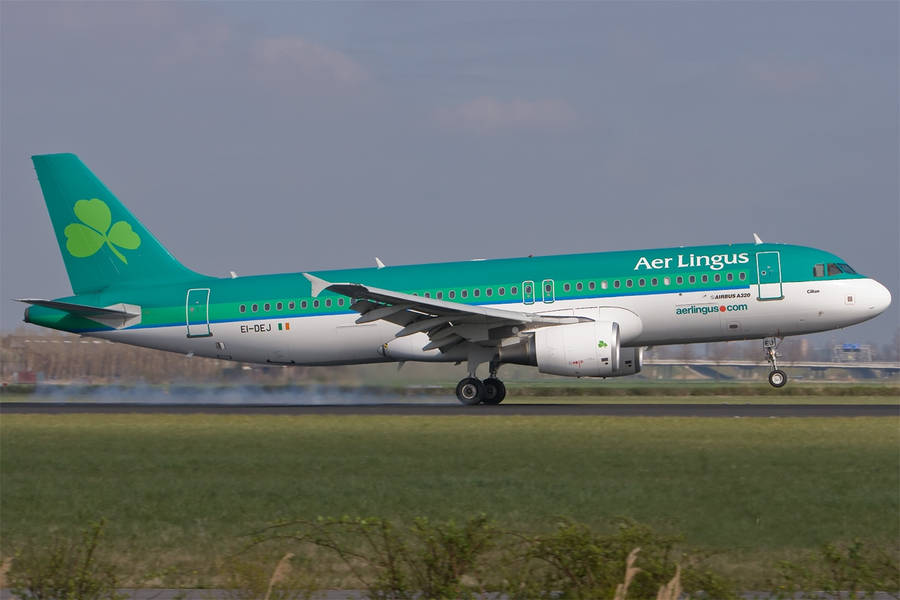 Aer Lingus Boarding Plane Wallpaper