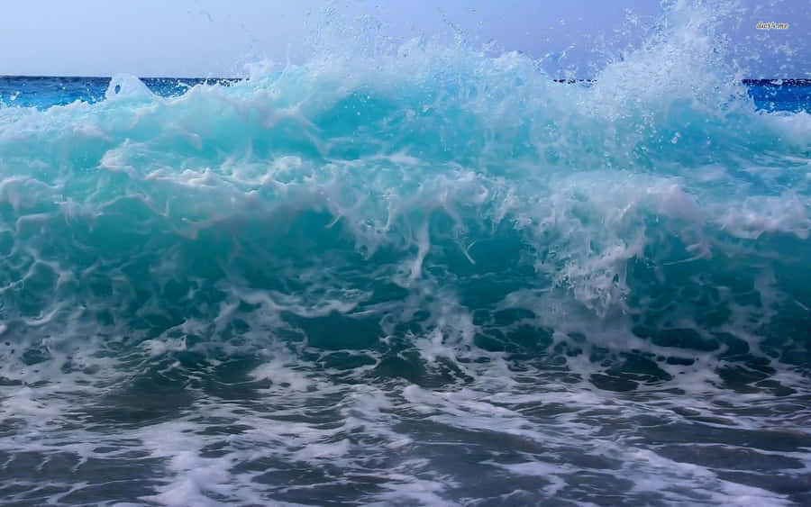 Aesthetic Beach Laptop Waves Crashing Wallpaper