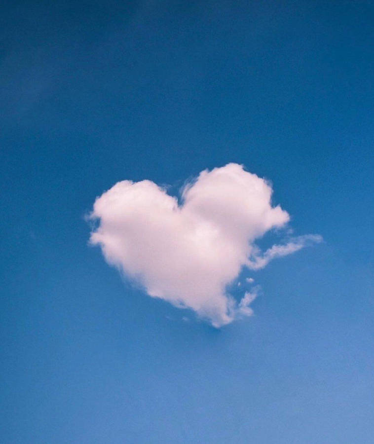 Aesthetic Blue Sky Heart Cloud Wallpaper