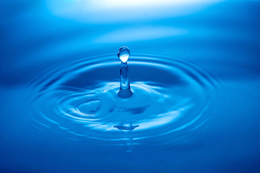 Aesthetic Blue Water Droplet Wallpaper
