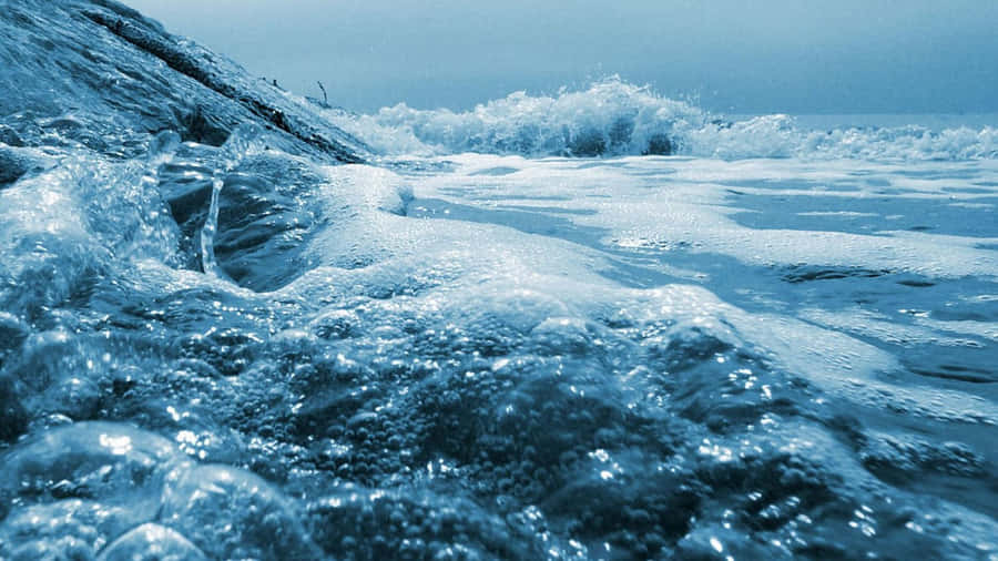 Aesthetic Crystal Blue Waves Wallpaper