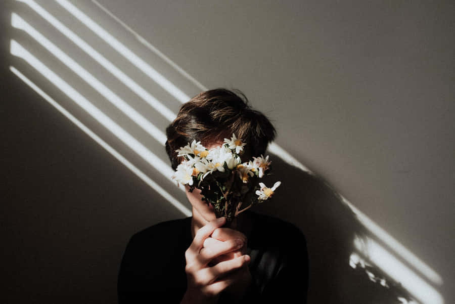 Aesthetic Grunge Desktop Flower Photoshoot Wallpaper