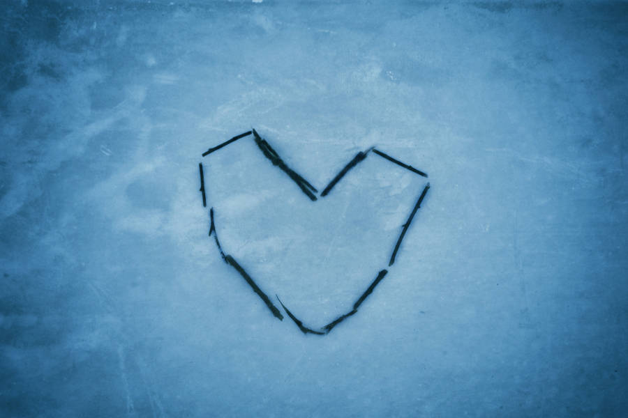 Aesthetic Heart Symbol In The Snow Wallpaper