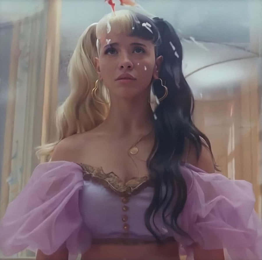 Aesthetic Purple Outfit Of Melanie Martinez Wallpaper