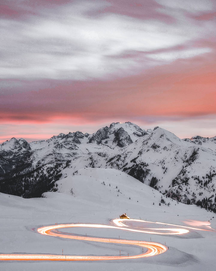 Aesthetic Sky Of Pink Over Snowy Mountain Wallpaper