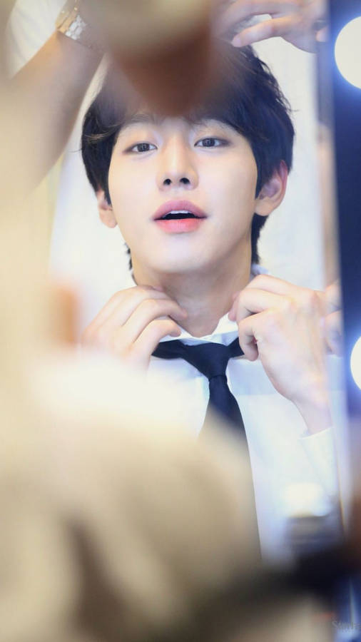 Ahn Hyo Seop Fixing His Collar Wallpaper