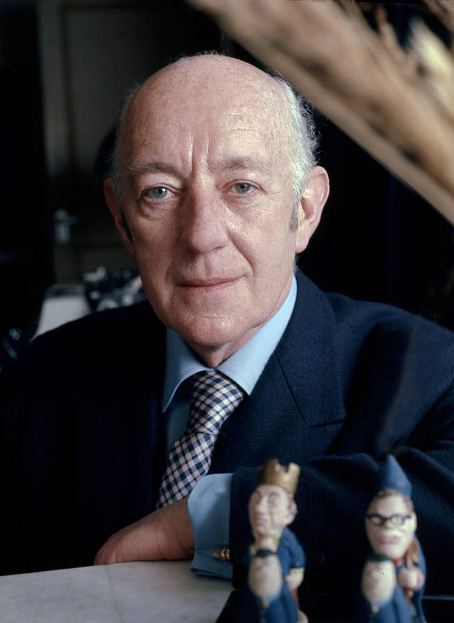 Alec Guinness Simple Smile Wallpaper