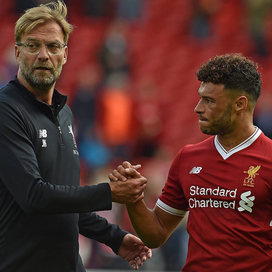 Alex Oxlade-chamberlain Jurgen Klopp Handshake Wallpaper