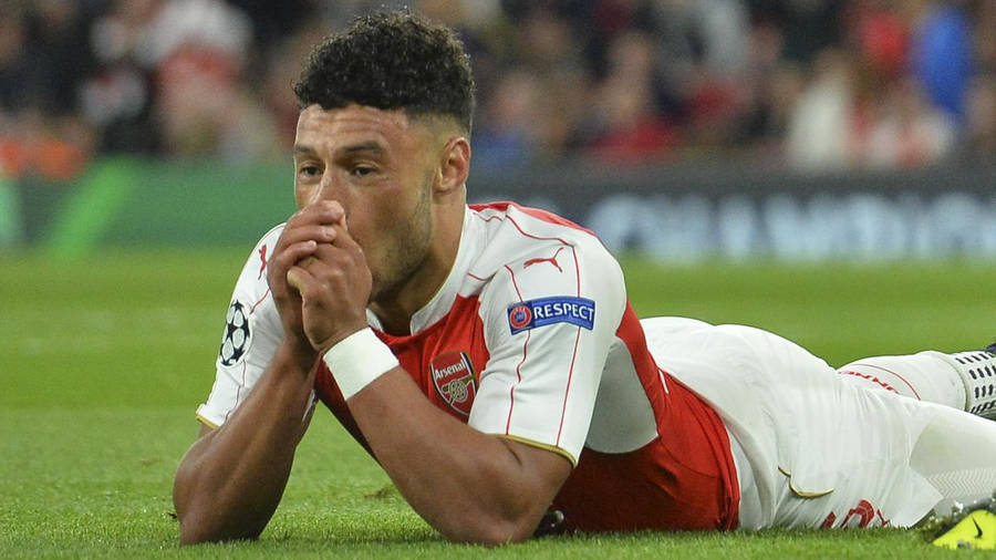 Alex Oxlade-chamberlain Lying On His Stomach Wallpaper