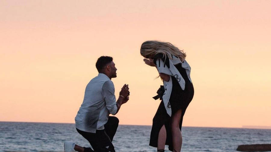 Alex Oxlade-chamberlain Proposing To Perrie Wallpaper