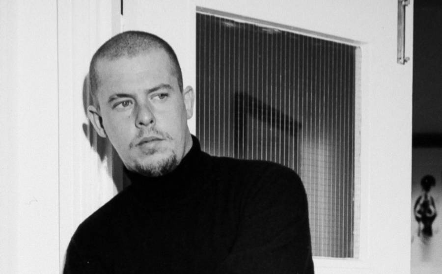 Alexander Mcqueen British Fashion Designer Wallpaper