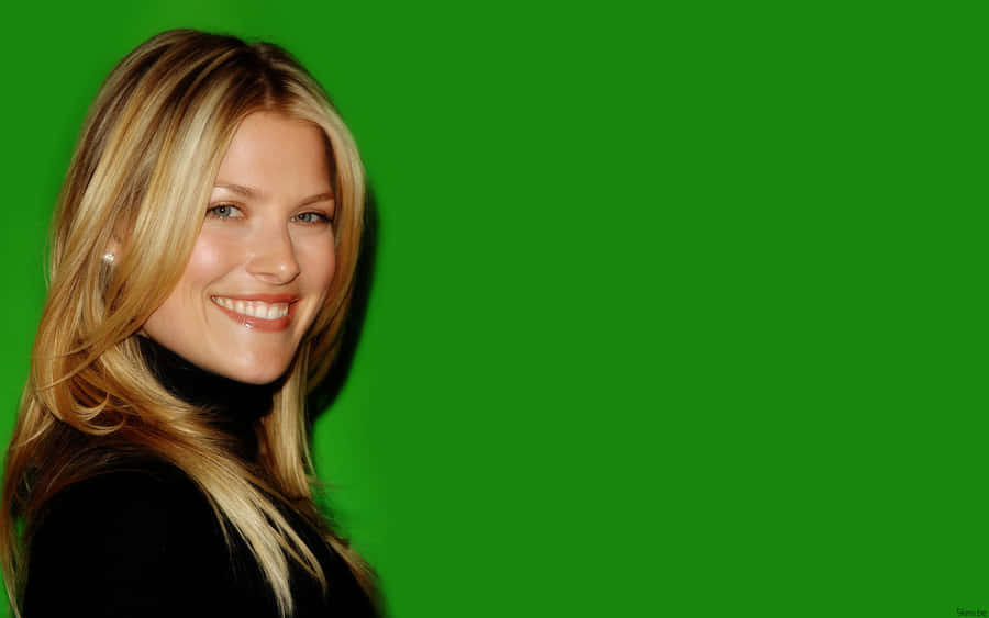 Ali Larter Smiling Brightly Wallpaper