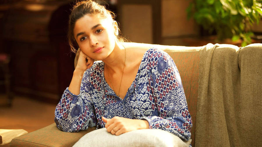 Alia Bhatt Dear Zindagi Kaira Wallpaper