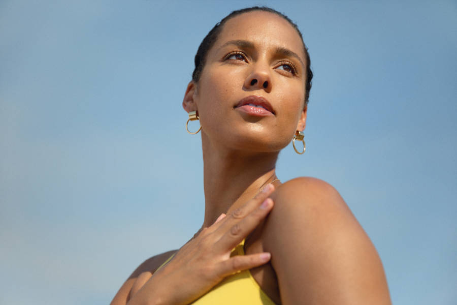 Alicia Keys Candid Shot Wallpaper