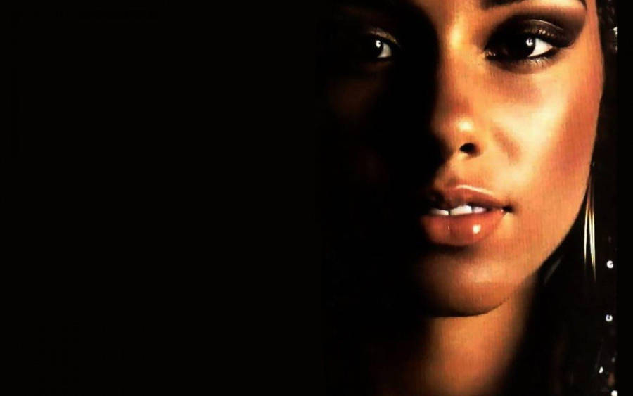 Alicia Keys In Dark Shadow Wallpaper