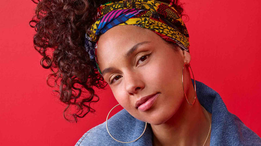 Alicia Keys Wearing Hairband Wallpaper